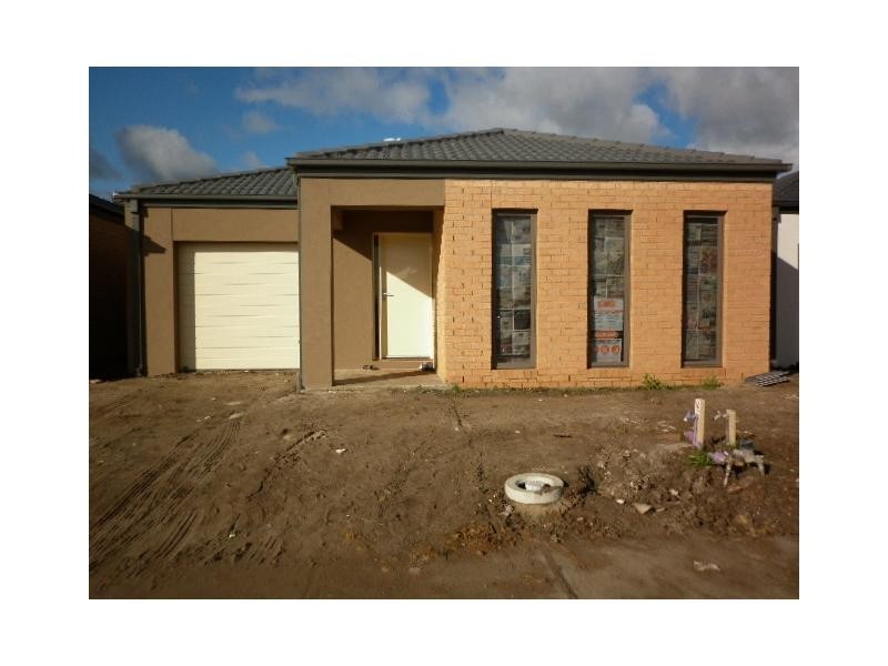 22 Charlock Drive, Cranbourne North VIC 3977