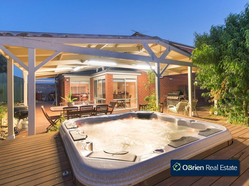 24 Cashmere Crescent, Berwick VIC 3806