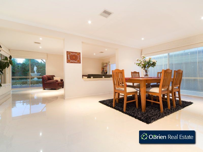 24 Cashmere Crescent, Berwick VIC 3806