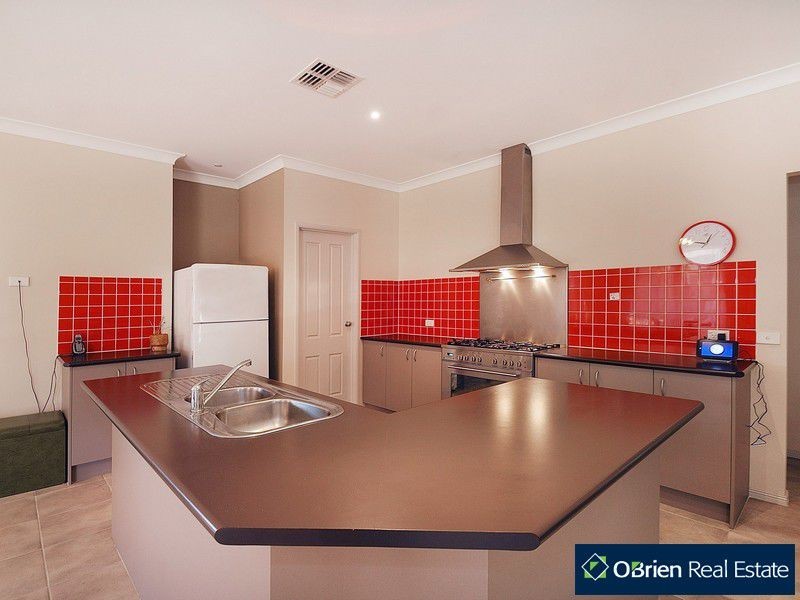 6 Castawellan Street, Lyndhurst VIC 3975