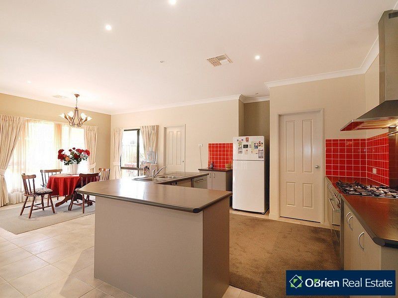 6 Castawellan Street, Lyndhurst VIC 3975