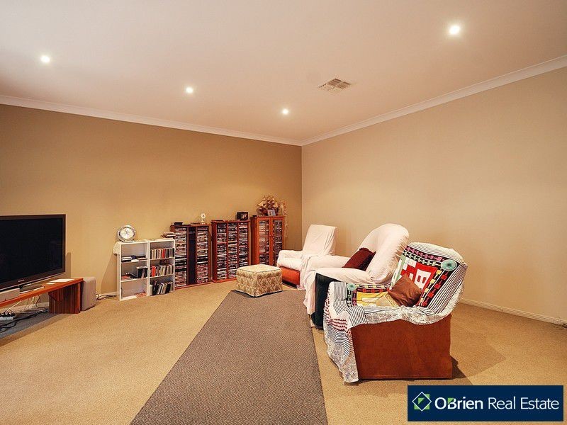 6 Castawellan Street, Lyndhurst VIC 3975