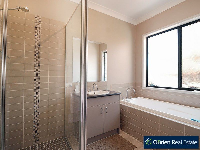 6 Castawellan Street, Lyndhurst VIC 3975