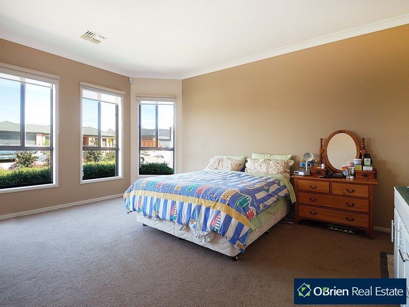 6 Castawellan Street, Lyndhurst VIC 3975