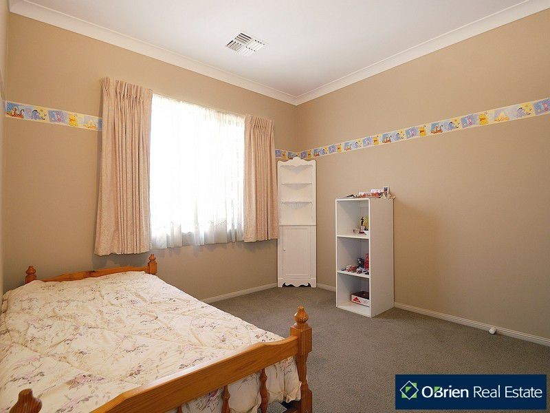 6 Castawellan Street, Lyndhurst VIC 3975