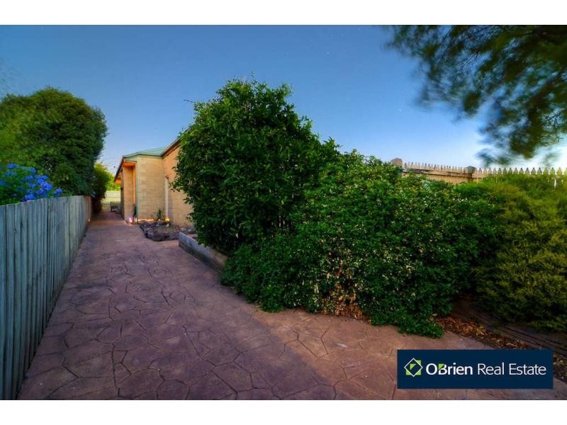 1 Lyndal Court, Berwick VIC 3806