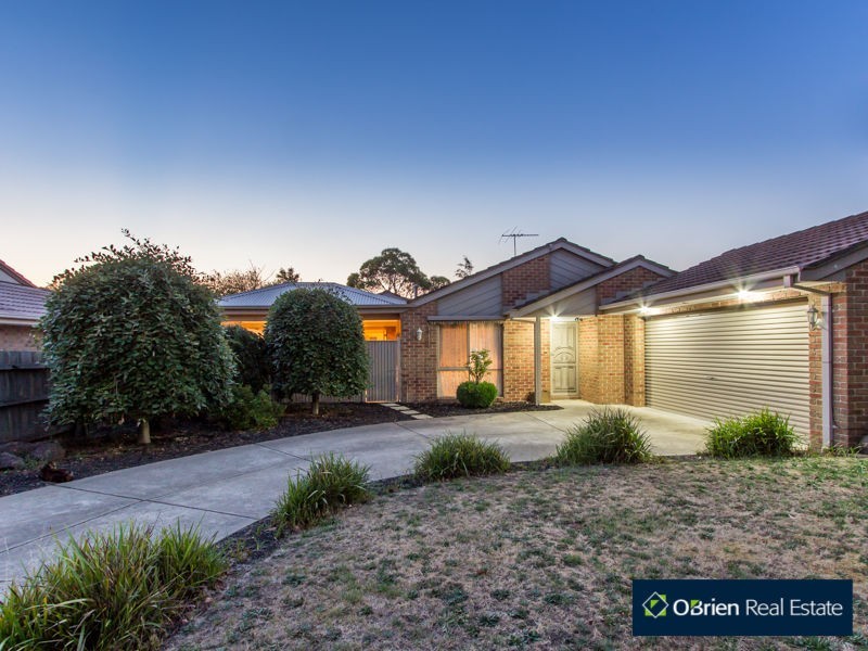 154 Lawless Drive, Cranbourne North VIC 3977