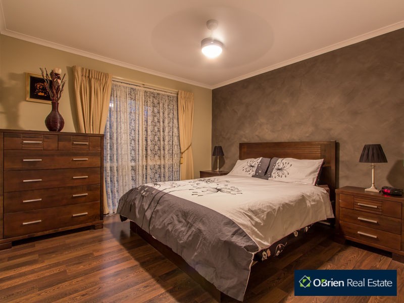 154 Lawless Drive, Cranbourne North VIC 3977