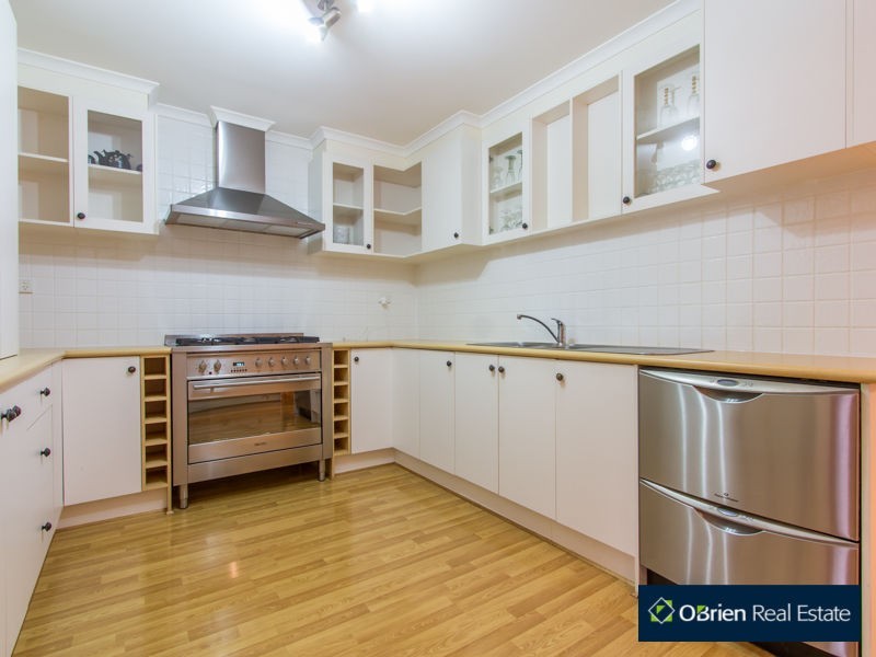 154 Lawless Drive, Cranbourne North VIC 3977