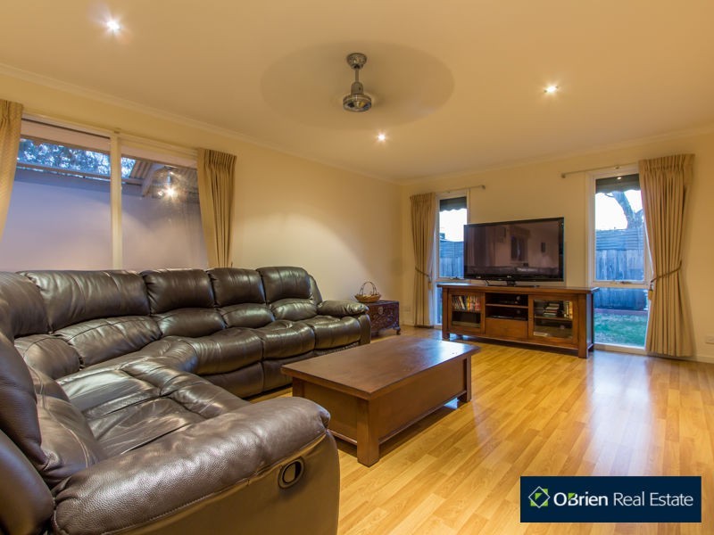 154 Lawless Drive, Cranbourne North VIC 3977