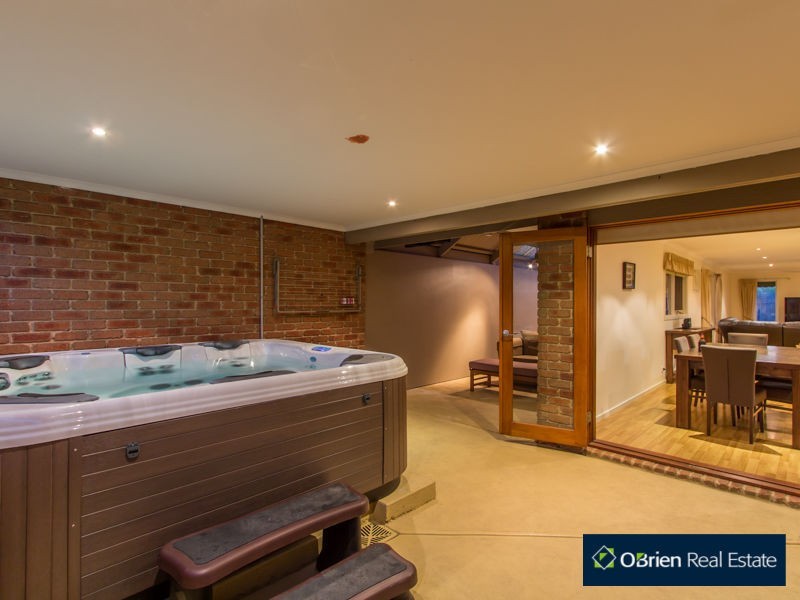 154 Lawless Drive, Cranbourne North VIC 3977