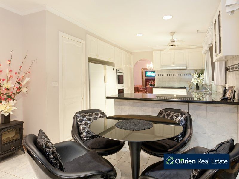 18 Kramer Drive, Berwick VIC 3806