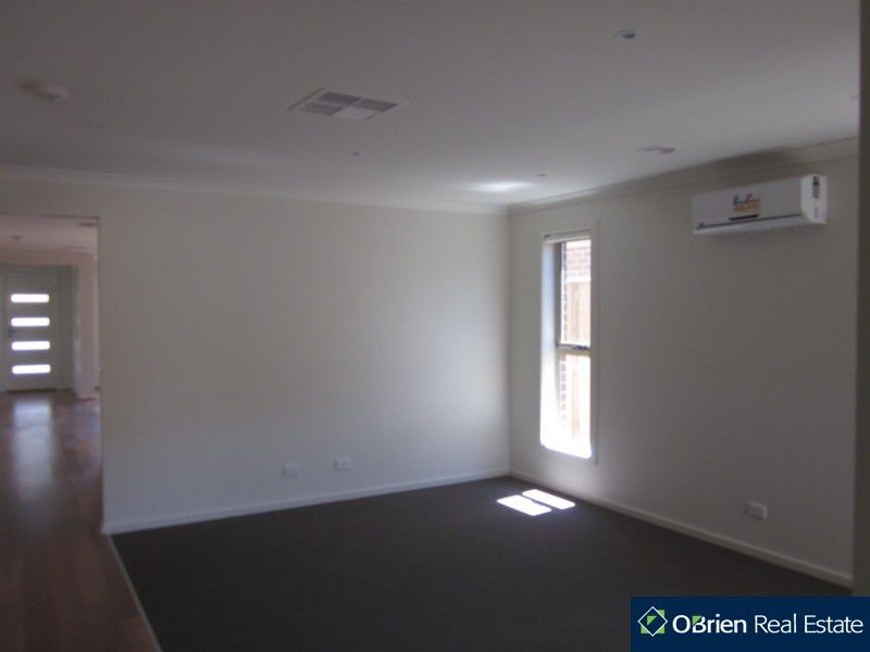 7 Fantail Lane, Pakenham VIC 3810