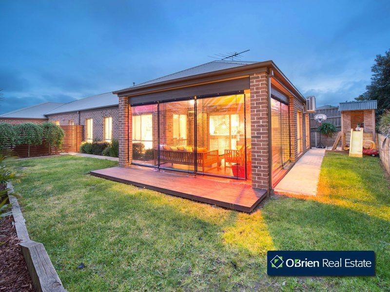64 Fairholme Boulevard, Berwick VIC 3806