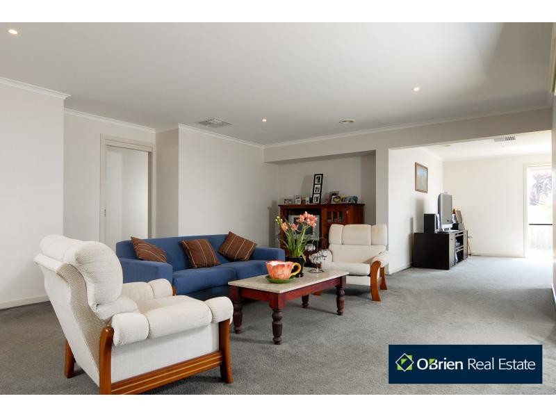 14 Ferndown Drive, Cranbourne VIC 3977