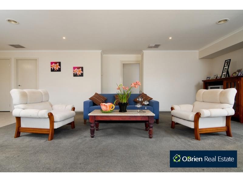 14 Ferndown Drive, Cranbourne VIC 3977