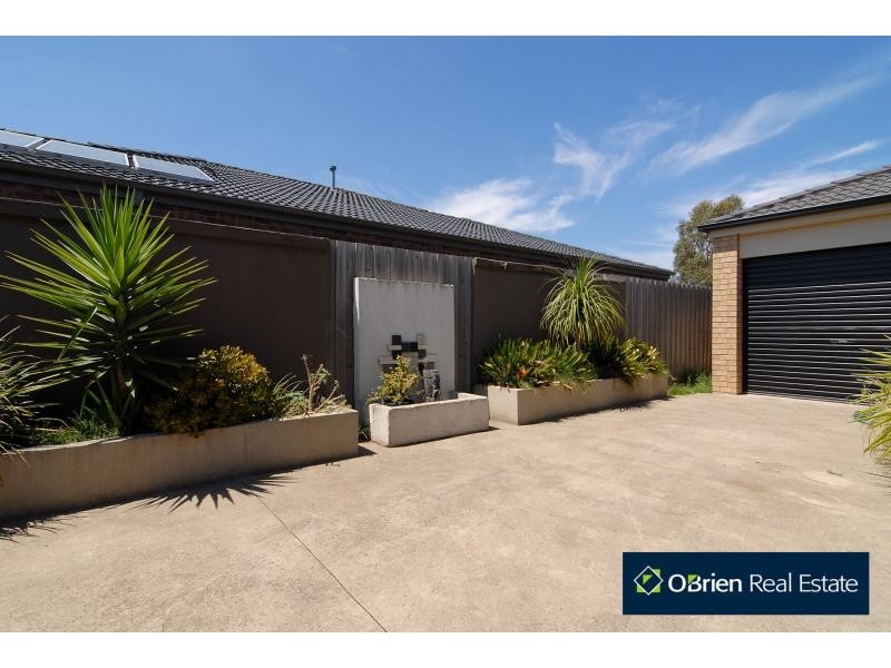 14 Ferndown Drive, Cranbourne VIC 3977