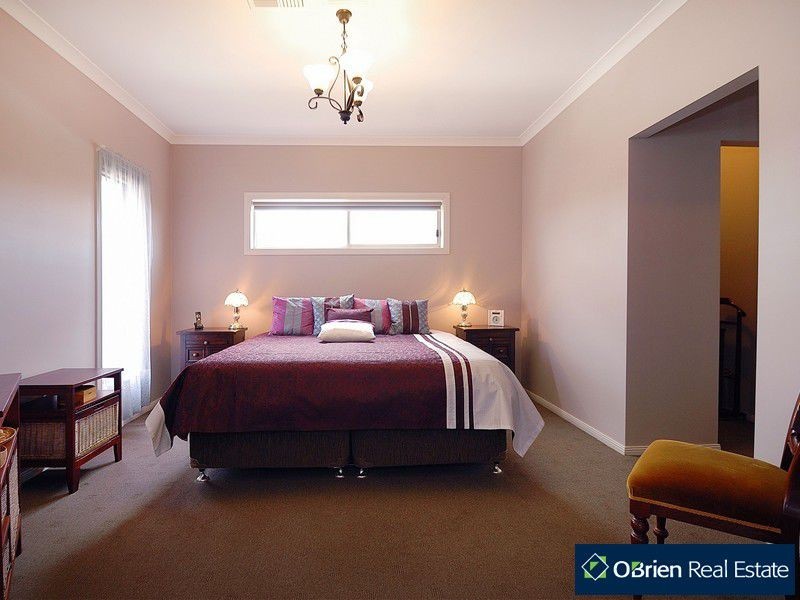 18 Tattle Grove, Cranbourne East VIC 3977