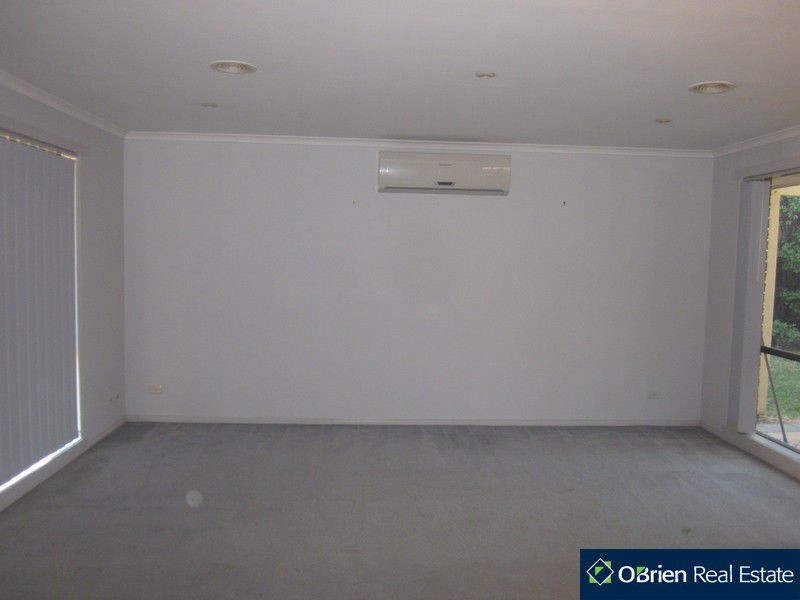 11 Farnborough Way, Berwick VIC 3806