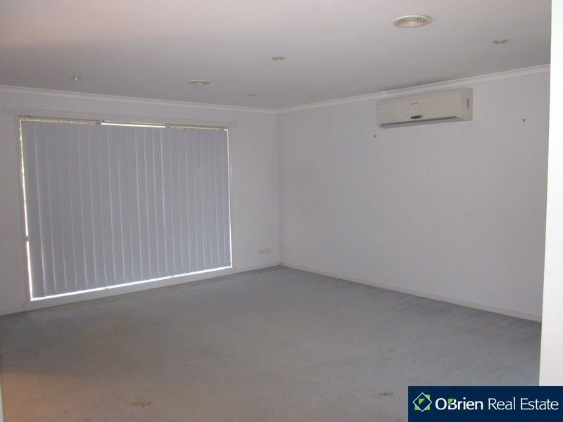 11 Farnborough Way, Berwick VIC 3806