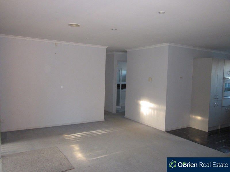 11 Farnborough Way, Berwick VIC 3806