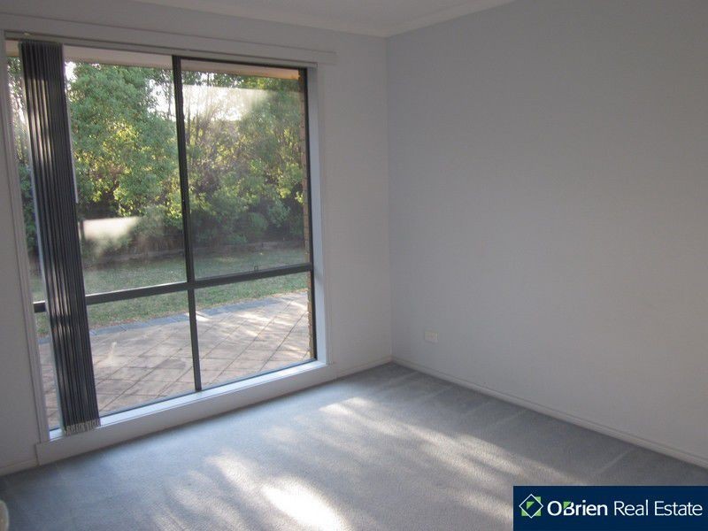 11 Farnborough Way, Berwick VIC 3806