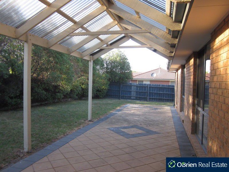 11 Farnborough Way, Berwick VIC 3806