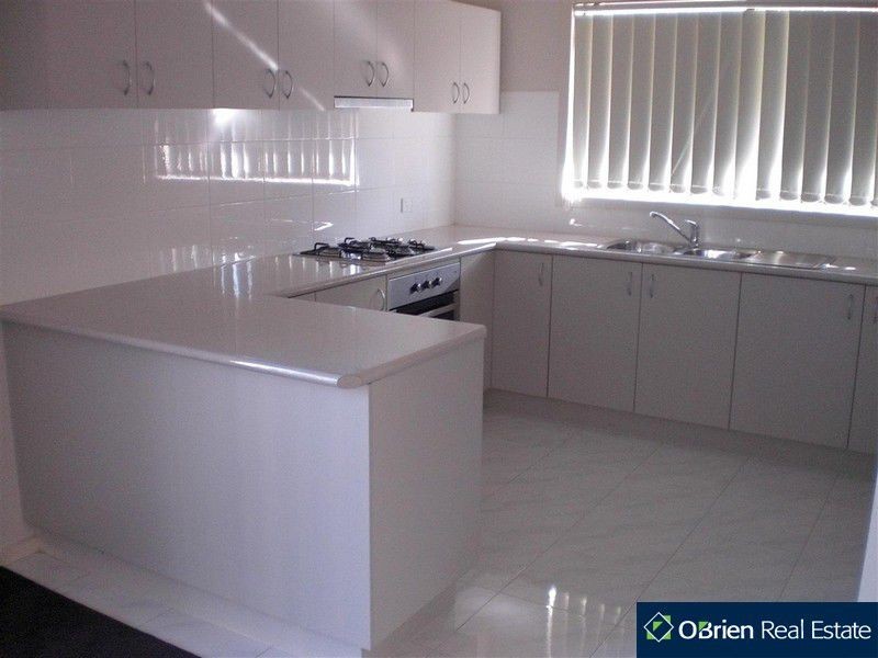 2/23 Bride, Hampton Park VIC 3976