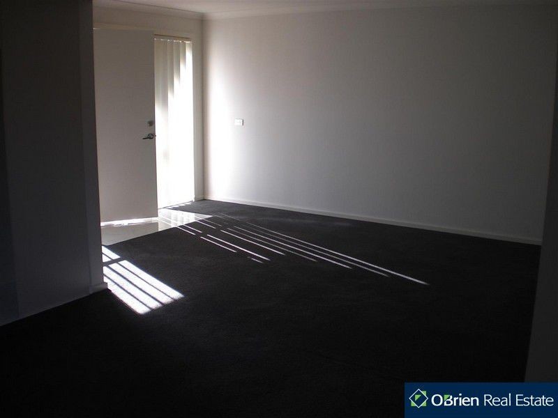 2/23 Bride, Hampton Park VIC 3976