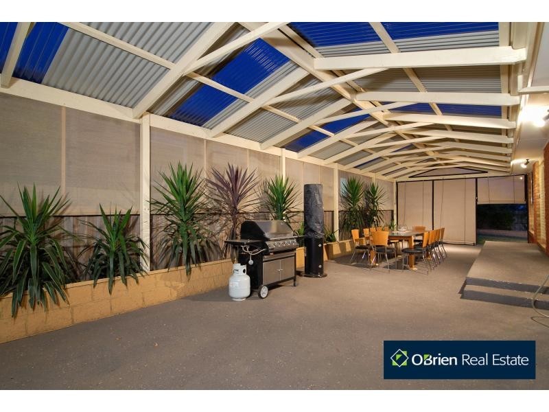 33 Caversham Terrace, Lynbrook VIC 3975