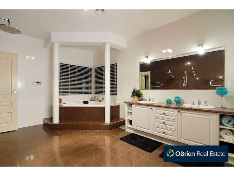 25 Aranmore Crescent, Narre Warren North VIC 3804