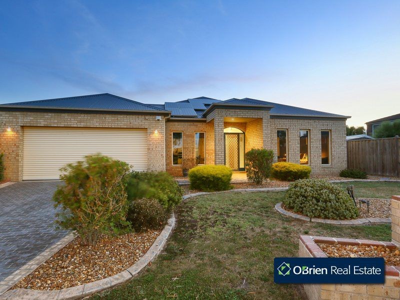15 Don Collins Way, Berwick VIC 3806