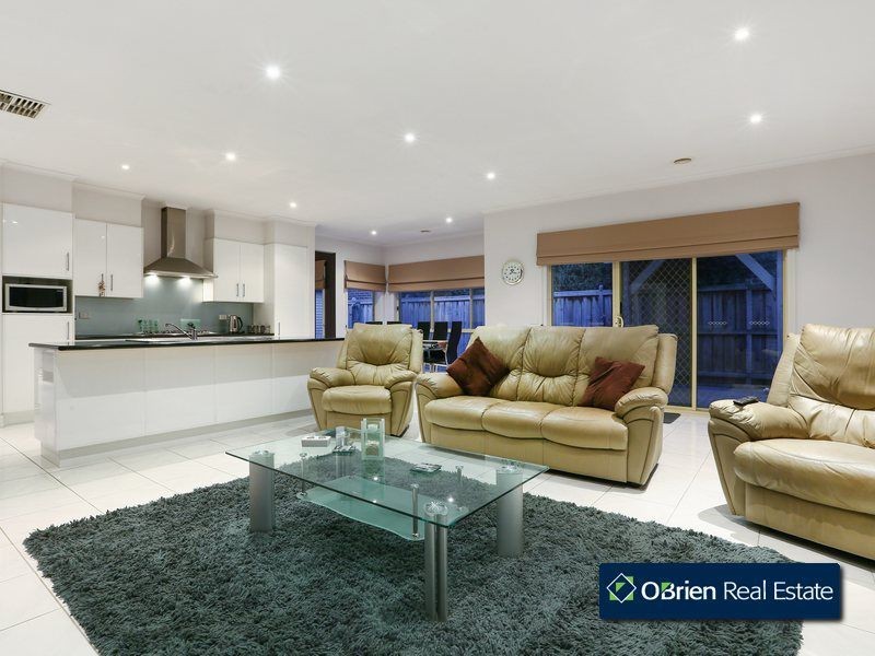 15 Don Collins Way, Berwick VIC 3806