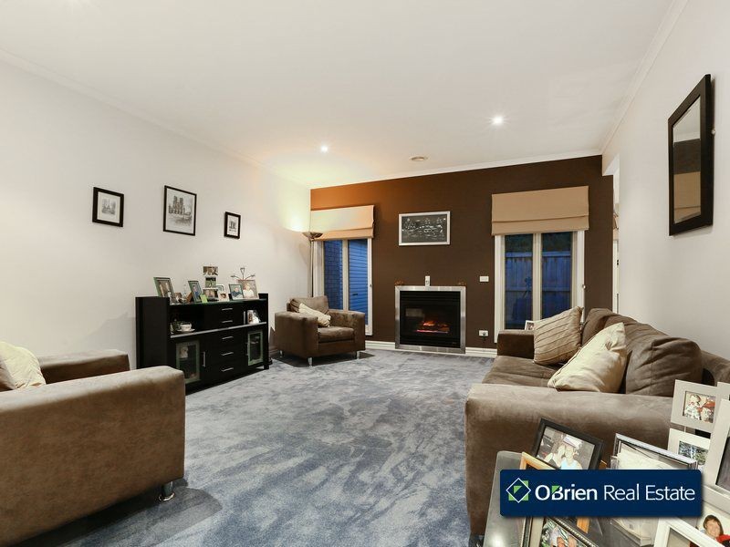 15 Don Collins Way, Berwick VIC 3806