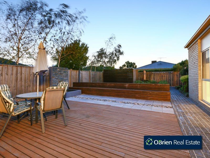 15 Don Collins Way, Berwick VIC 3806