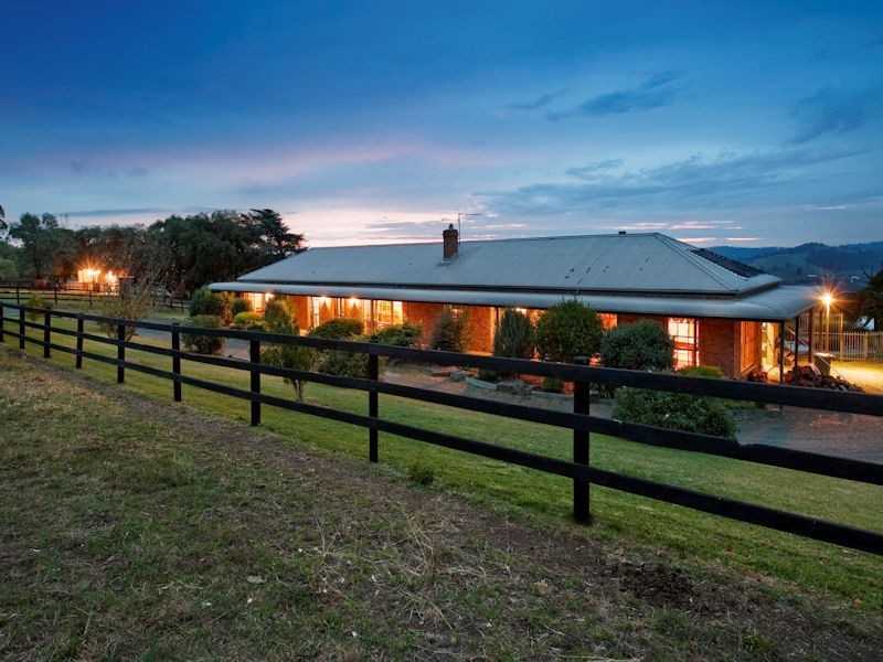 195 Huxtable Road, Pakenham Upper VIC 3810