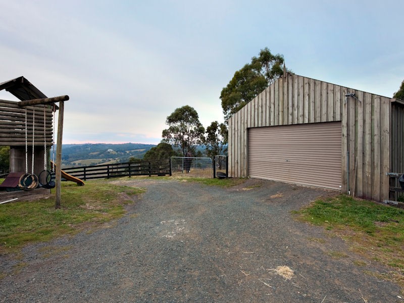 195 Huxtable Road, Pakenham Upper VIC 3810