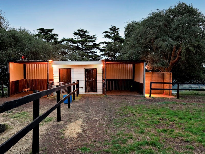 195 Huxtable Road, Pakenham Upper VIC 3810