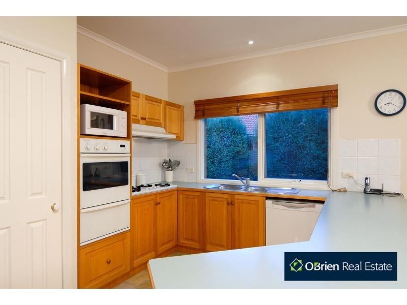 28 Earlsfield Drive, Berwick VIC 3806