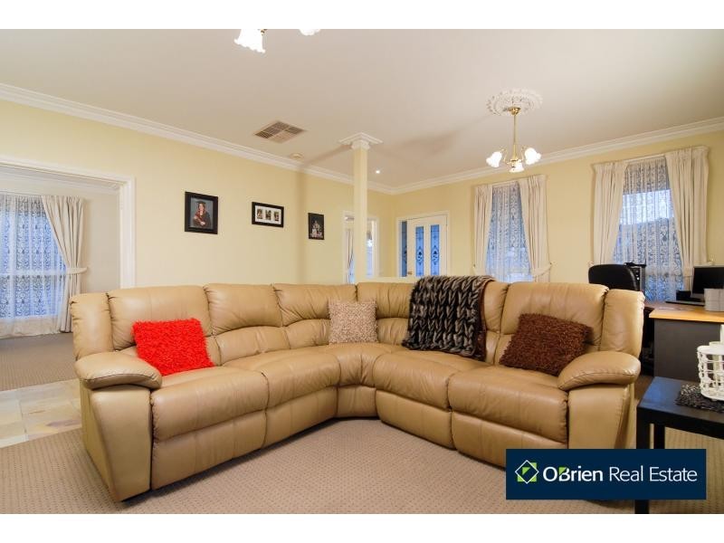 28 Earlsfield Drive, Berwick VIC 3806