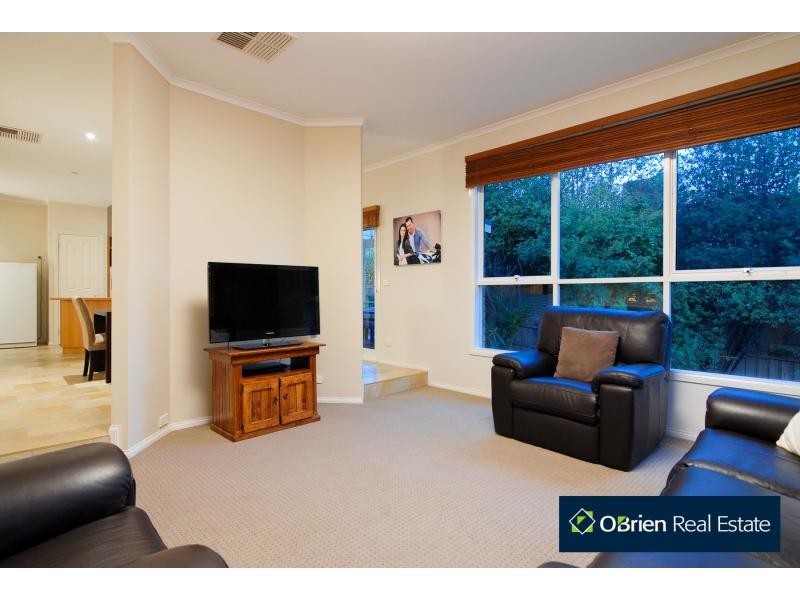 28 Earlsfield Drive, Berwick VIC 3806