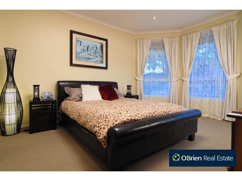28 Earlsfield Drive, Berwick VIC 3806