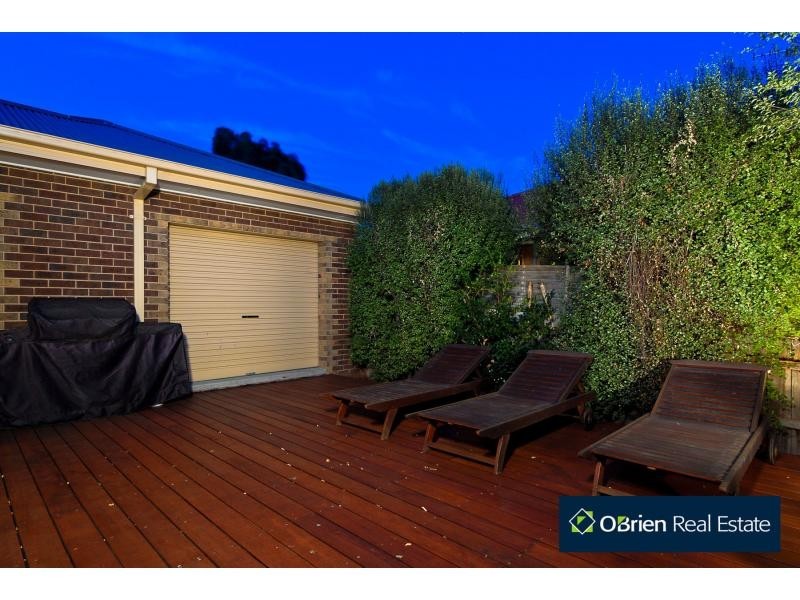 28 Earlsfield Drive, Berwick VIC 3806