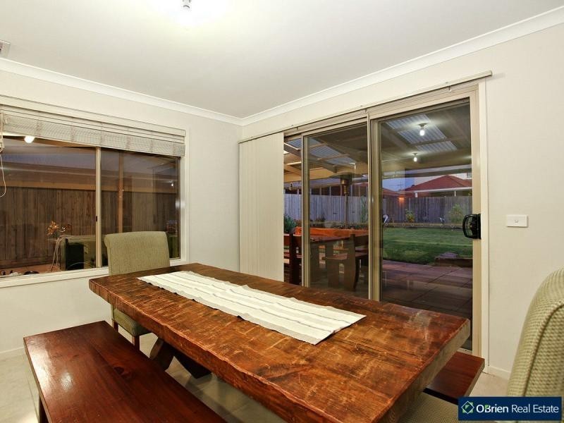 17 Eldershaw Drive, Lynbrook VIC 3975