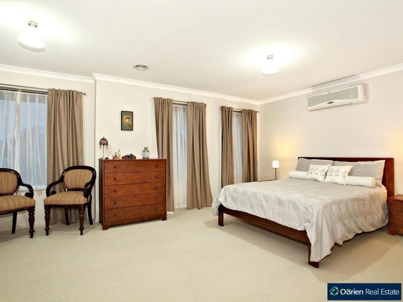 17 Eldershaw Drive, Lynbrook VIC 3975