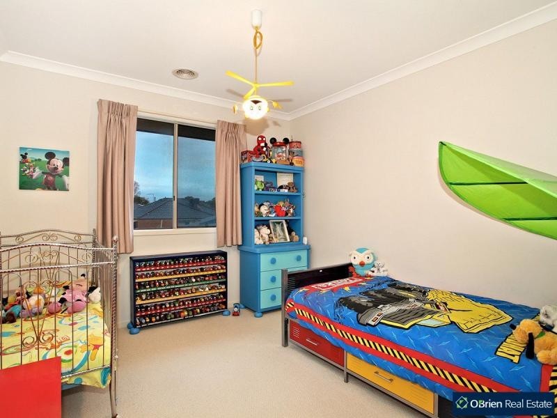 17 Eldershaw Drive, Lynbrook VIC 3975