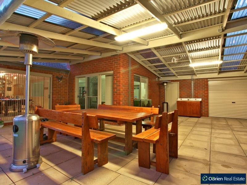 17 Eldershaw Drive, Lynbrook VIC 3975