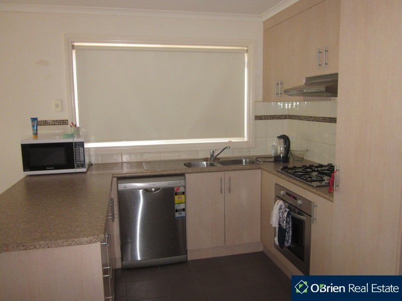 127 Melzak Way, Berwick VIC 3806