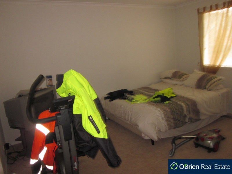 5 Millgrove Way, Berwick VIC 3806