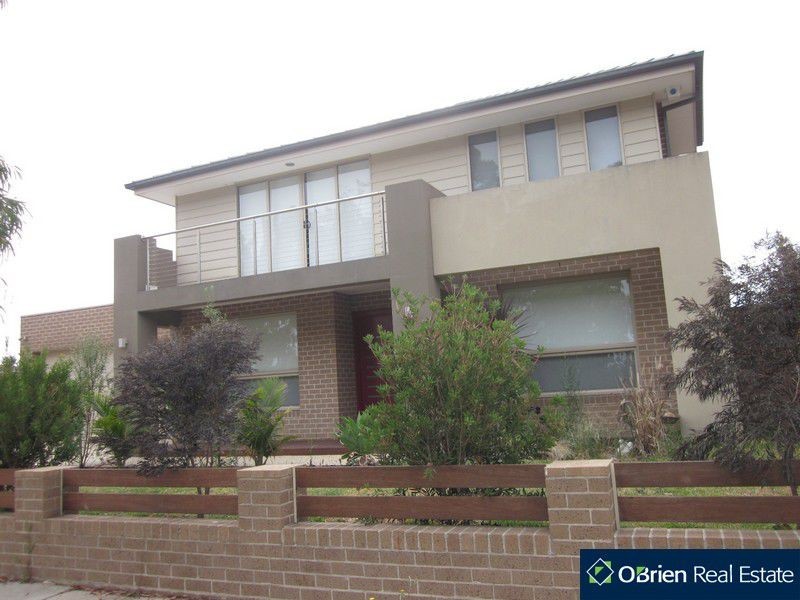 38 Kirrabilli Parade, Berwick VIC 3806
